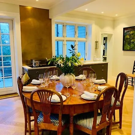 Villa Big 10 Min Walk From Citycenter-swimmingpool Stavanger